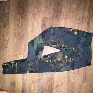 Old navy army print workout leggings